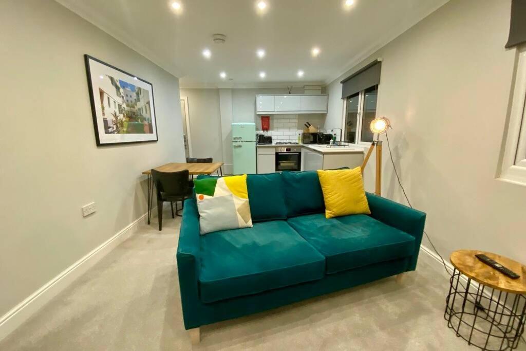 Stylish Two Bedroom Apartment Near Victoria Park 卡迪夫 外观 照片